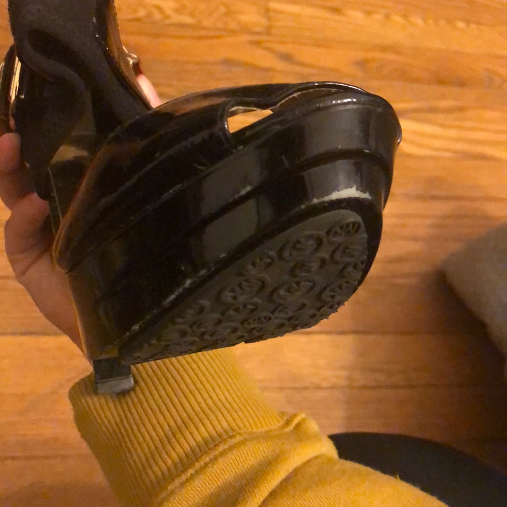Heels - Picture 5 of 7